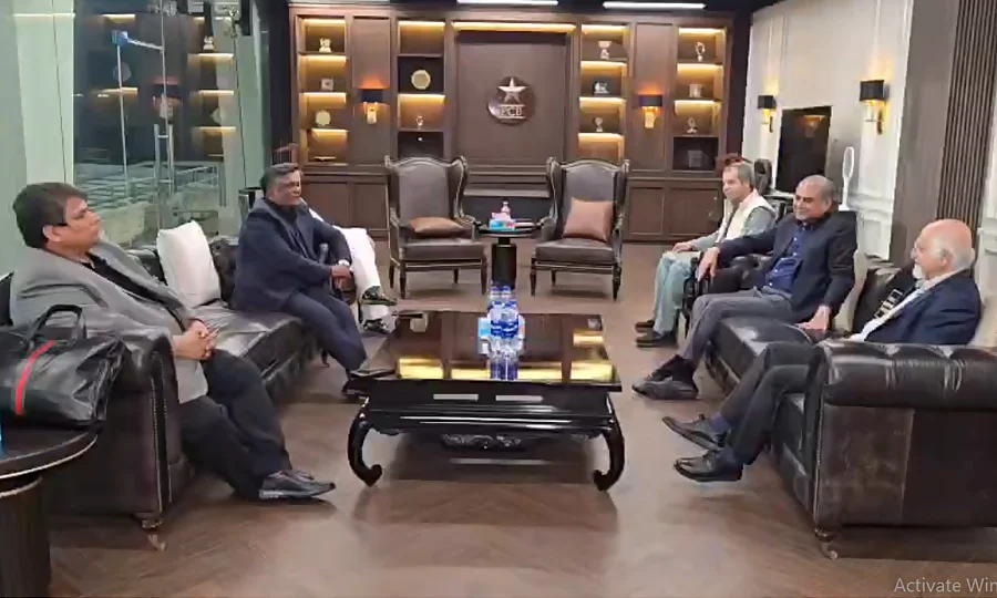 آئی سی سی نے گھٹنے ٹیک دیے، محسن نقوی کو منانے کیلیے لاہور پہنچ گئے