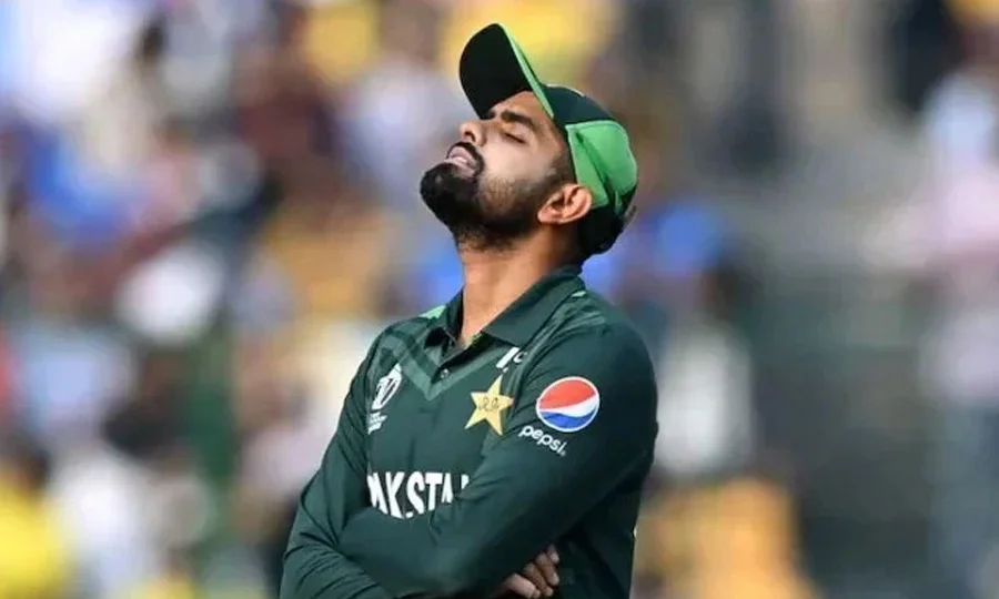 بابر اعظم پر کالا جادو ہوا ہے، معروف اسکالر کا دعویٰ