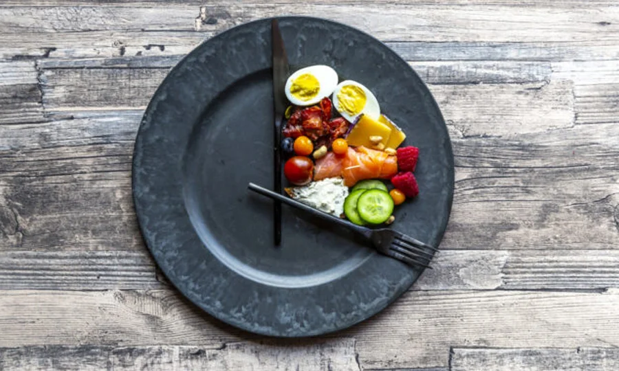 کیا روزہ رکھنے یا بھوکا رہنے سے وزن کم ہوتا ہے؟ نئی تحقیق میں حقیقت سامنے آگئی