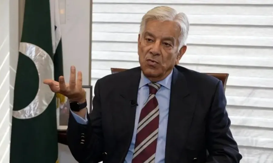 حقانی صاحب ہمارے دشمن کو بیشک گھر بسائیں لیکن دشمنوں کے حلیف نہ بنیں، خواجہ آصف