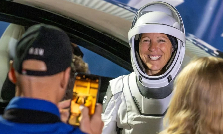 خواب حقیقت بن گیا: فرانس کی نوجوان خاتون خلا میں جائیں گی