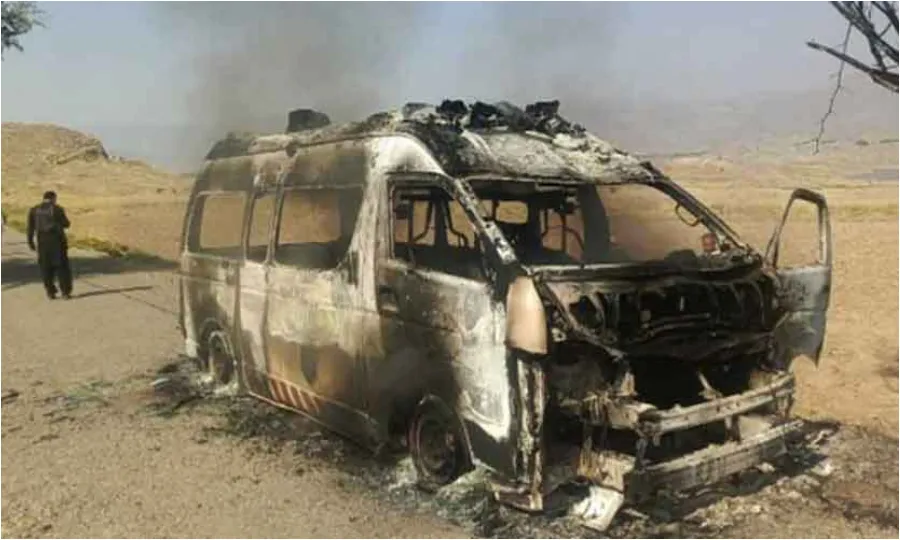 فتنہ الخوارج کی بد ترین دہشتگردی، زخمی اہلکاروں کو لے جانے والی ایمبولینس کو آگ لگا دی