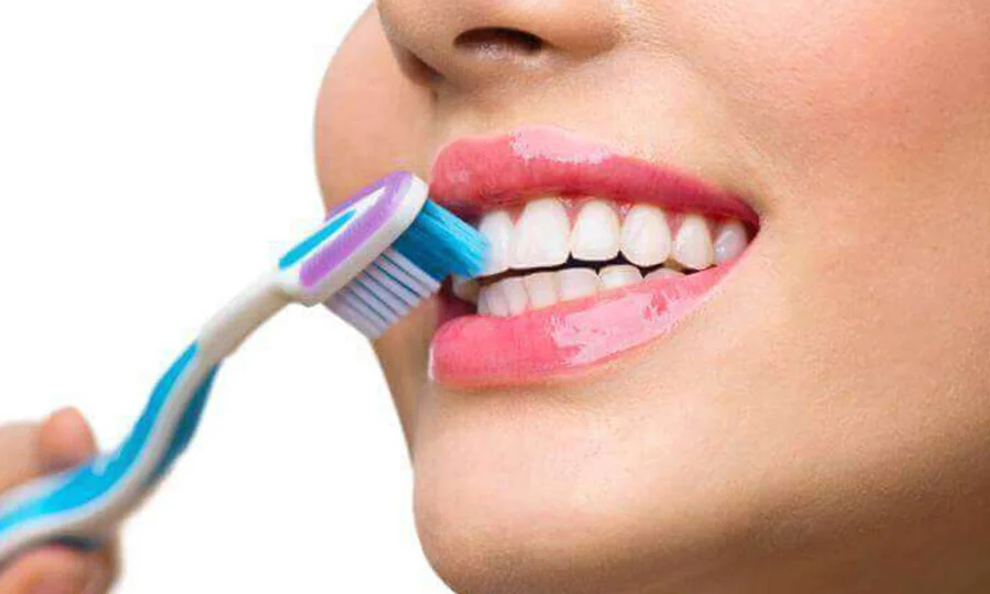 دانت صاف کرتے وقت احتیاط کریں، یہ عمل موت کے دہانے پر بھی پہنچا سکتا ہے