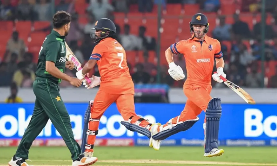 پہلا ٹی ٹوئنٹی ورلڈکپ میچ: نیدرلینڈز کی بیٹنگ جاری، پاکستان نے 2 وکٹیں لے لیں