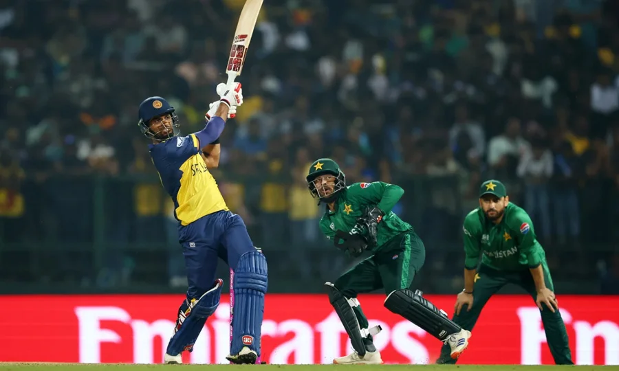 ٹی ٹوئنٹی ورلڈکپ میں پاکستان سیمی فائنل کی دوڑ سے باہر