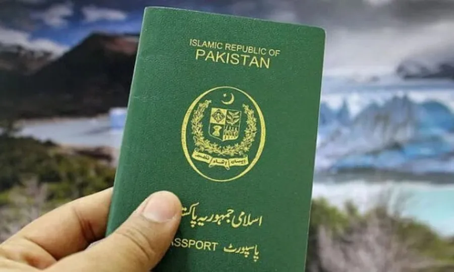 پاکستانی پاسپورٹ کی عالمی رینکنگ میں بہتری! جانیں کس نمبر پر پہنچ گیا؟