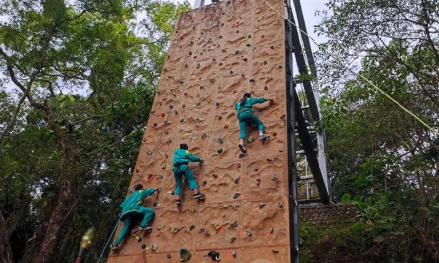 تائیوان میں طلباء کو گریجویشن سرٹیفکیٹ کیلئے منفرد چیلنج درکار