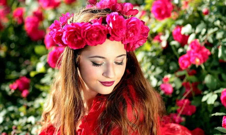 پھولوں کے موسم میں گلاب چہرے کیلئے چند آسان ٹوٹکے