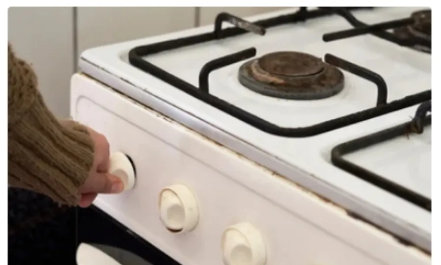 کراچی کے مختلف علاقوں میں سحر وافطار کے وقت گیس غائب، شہری پریشان