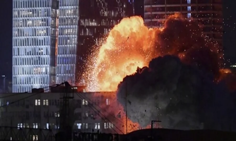 ایرانی میزائلوں کے حملے میں وسطی اسرائیل کے کئی شہروں میں آگ بھڑک اٹھی