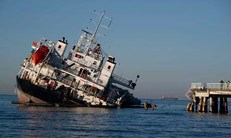 سری لنکا کے قریب ایرانی بحری جہاز پر امریکی حملہ؛ بھارت میں سیاسی ہلچل