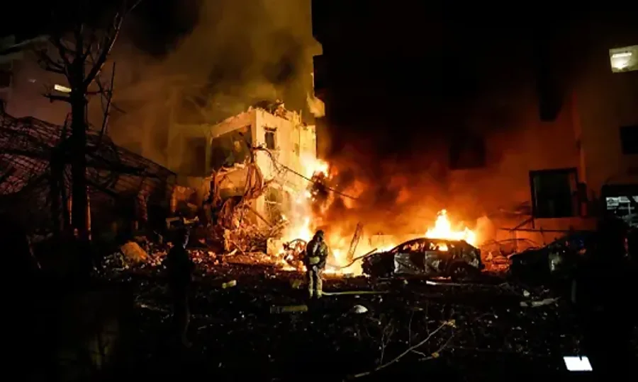 ایرانی میزائلوں کی بارش سے مرکزی اسرائیل میں دھماکے، ہنگامی حالت نافذ