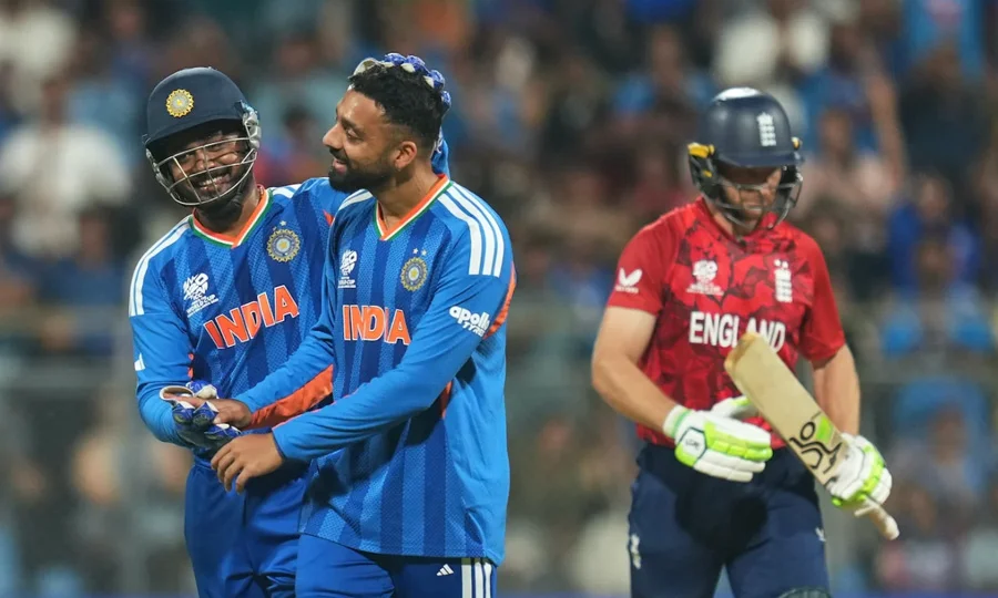 ٹی ٹوئنٹی ورلڈکپ؛ سنسنی خیز مقابلے کے بعد انگلینڈ کو شکست؛ بھارت فائنل میں پہنچ گیا