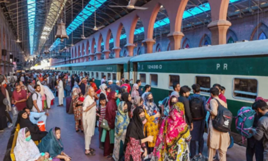 ڈیزل مہنگا، پاکستان ریلویز نے ٹرین کرایوں میں اضافہ کر دیا