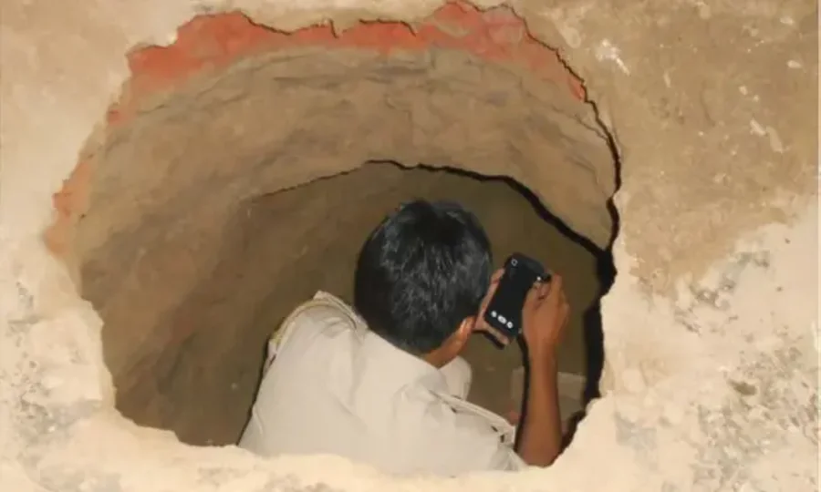 چنیوٹ میں چوری کی انوکھی واردات، سرنگ کھود کر واردات کر ڈالی