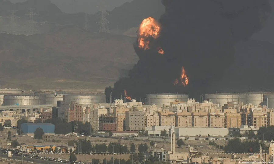 سعودی ریفائنری پر ایرانی ڈرون حملہ، ریفائنری بند، پاکستانی جہاز محفوظ رہا