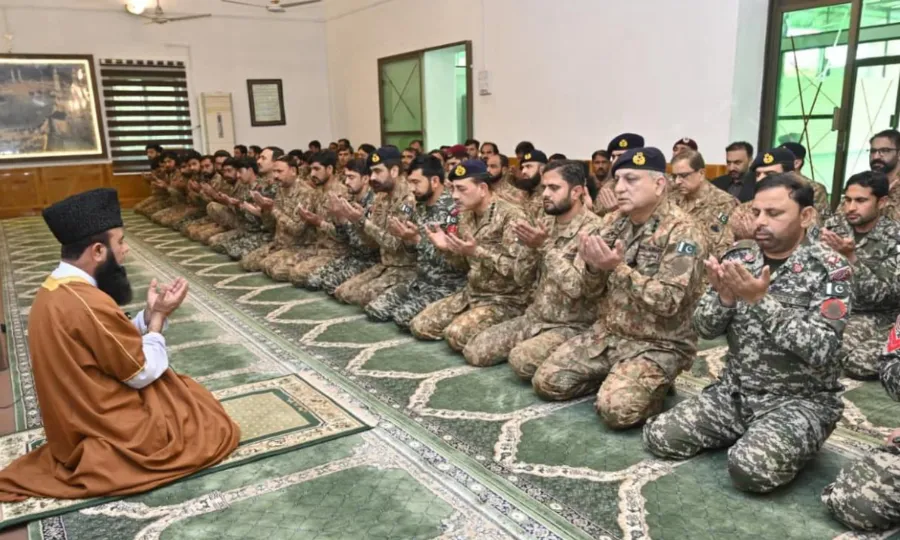 فیلڈ مارشل عاصم منیر کا دورہ کرم؛ جوانوں کے ساتھ عید منائی