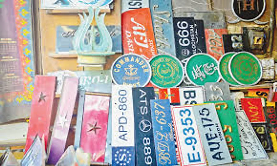 کراچی، فینسی نمبر پلیٹس کے خلاف بڑا کریک ڈاؤن کب ہو گا؟ کراچی پولیس نے بتا دیا