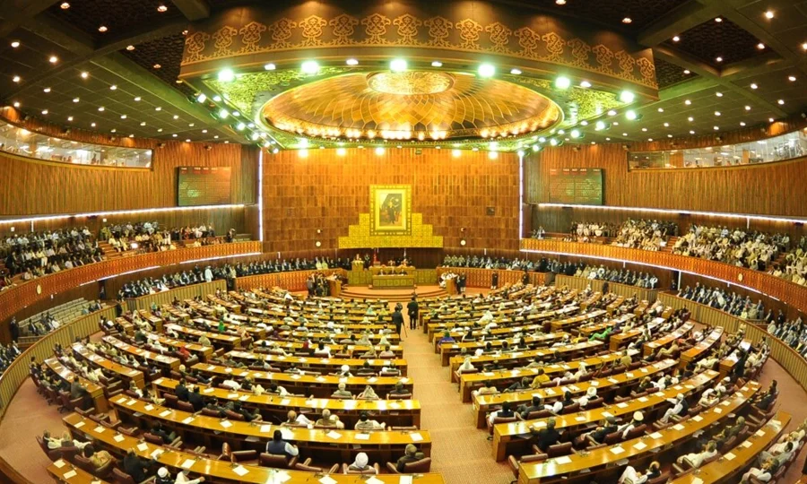 حکومت کا بڑا فیصلہ، قومی اسمبلی کے اجلاس اب دن میں سولر انرجی پر ہوں گے