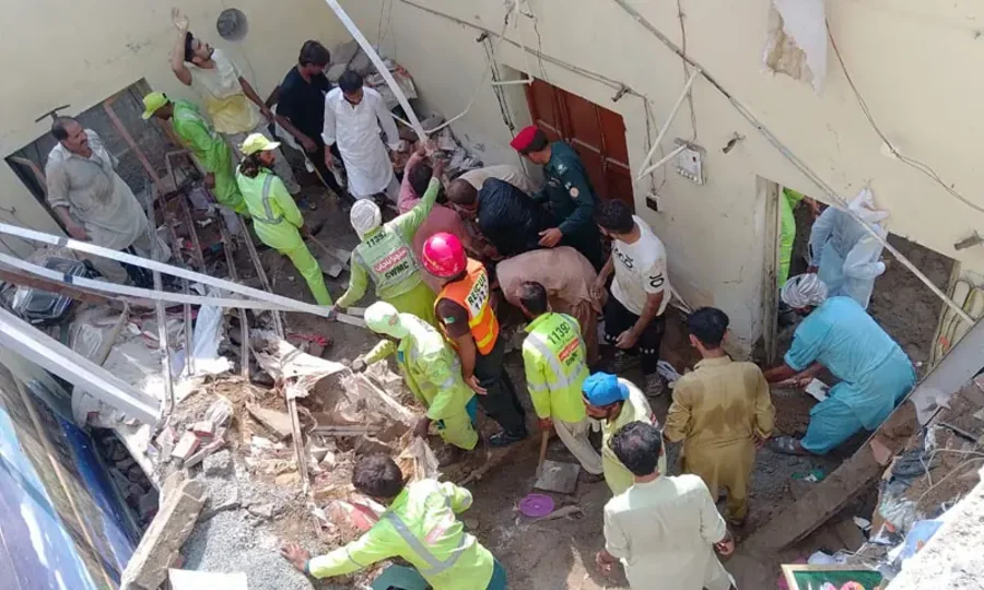 چھت گرنے سے بے نظیر انکم سپورٹ کی رقم لینے آئی 8 خواتین جاں بحق، 57 زخمی