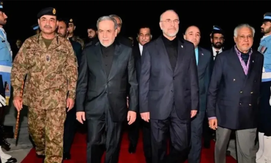 امریکا کے ساتھ جنگ بندی مذاکرات؛ ایران کا اعلیٰ سطح وفد اسلام آباد پہنچ گیا