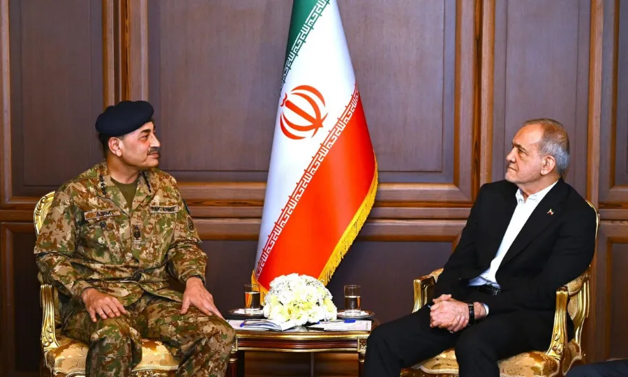 فیلڈ مارشل عاصم منیر کا تین روزہ دورہ ایران مکمل، خطے میں مسائل کے پرامن حل پر زور