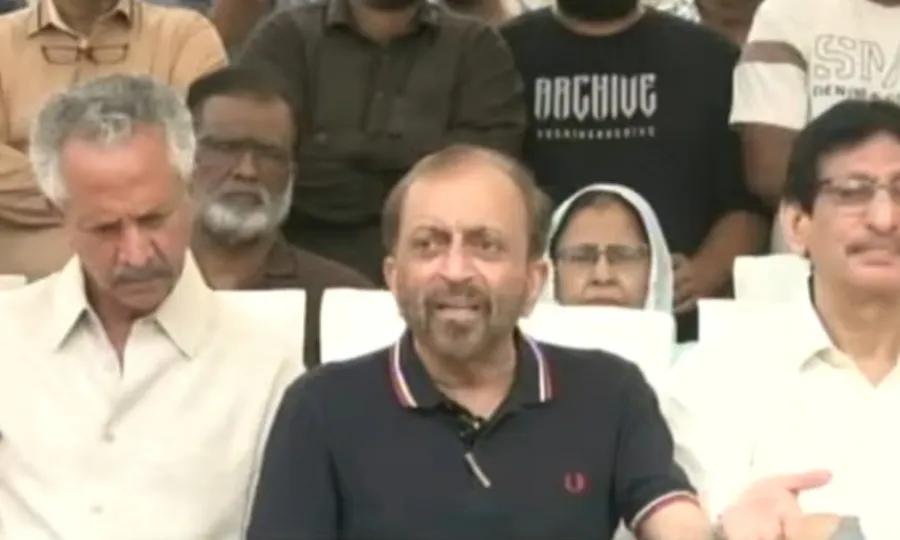 Valuable plots in Hill Park are being sold to people, Farooq Sattar