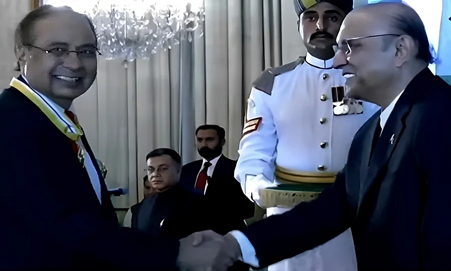 بول نیوز کا ایک اور اعزاز، سینئر صحافی احتشام الحق کو صحافی خدمات پر ہلال امتیاز سے نواز دیا گیا
