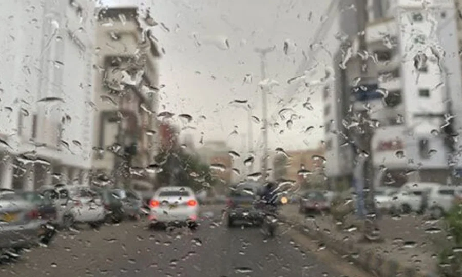 کراچی میں بوندا باندی، موسم خوشگوار ہوگیا