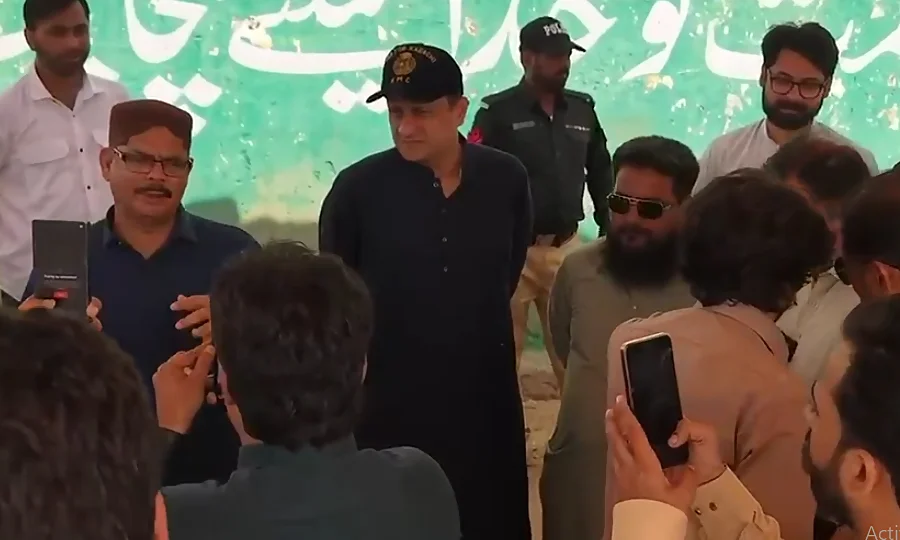 شہر قائد میں آلائشوں کا ٹھکانے لگانے کے بعد عرق گلاب کا اسپرے ہو گا، میئر کراچی