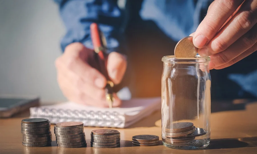 پاکستان میں بچت کا بحران سنگین ہو گیا، شرح 30 سال کی کم ترین سطح پر آگئی