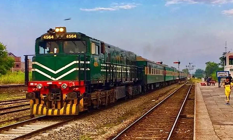 پاکستان ریلوے کی پانچ اہم ٹرینوں کی آؤٹ سورسنگ سے ریونیو میں نمایاں اضافہ