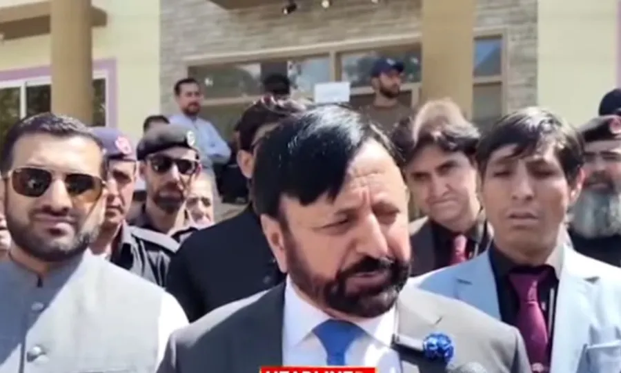 چیف الیکشن کمشنر جی بی کا مختلف پولنگ اسٹیشنز اور سیف سٹی کنٹرول سینٹر کا دورہ
