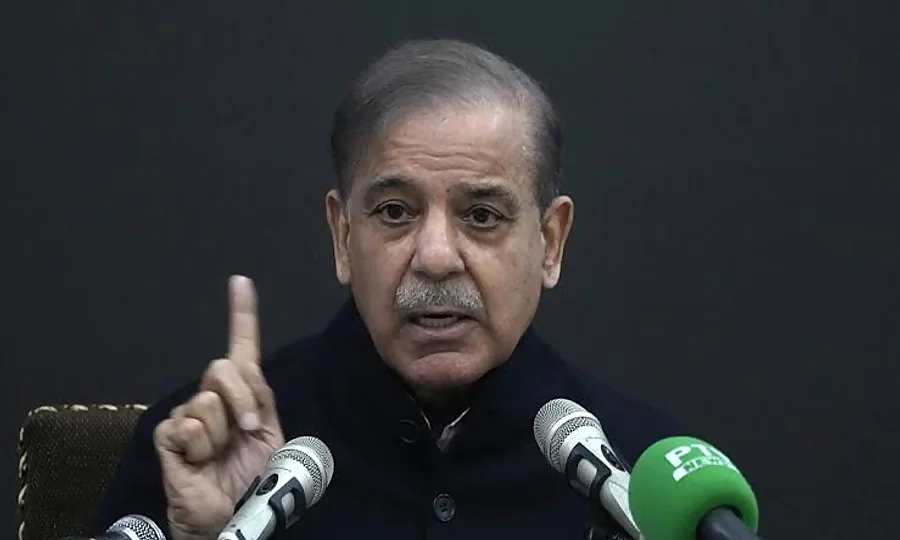 وزیر اعظم کا پیٹرولیم مصنوعات کی مصنوعی قلت کے ذمہ داروں کے خلاف سخت ایکشن کا فیصلہ
