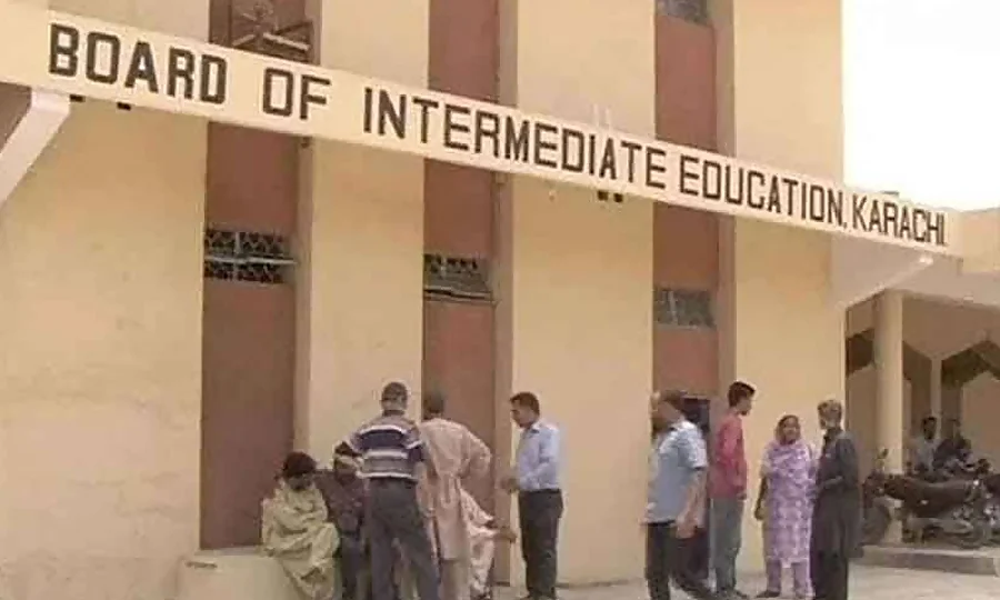 کراچی انٹر بورڈ کے بارہویں جماعت کے نتائج جاری، طالبات نے پری میڈیکل میں میدان مار لیا