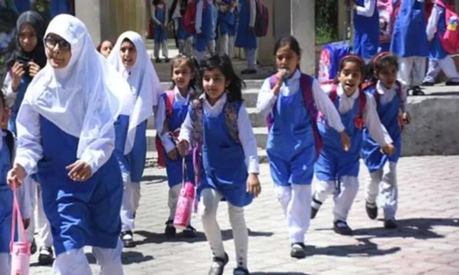 گرمیوں کی تعطیلات ختم، کراچی سمیت سندھ بھر میں اسکول اور کالج کھل گئے
