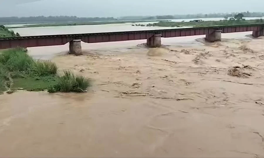 دریاؤں میں پانی کا دباؤ بڑھنے لگا، اربن فلڈنگ اور سیلاب کا خدشہ، الرٹ جاری