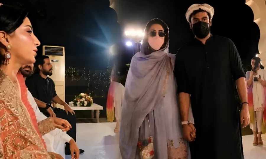 رمشا خان اپنی بہن کی شادی میں ماسک اور چشمے میں کیوں نظر آئیں؟ وجہ سامنے آگئی