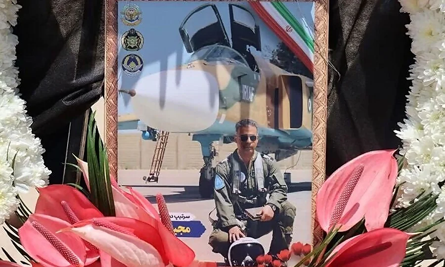 قطر میں امریکی اڈے کو کامیابی سے نشانہ بنانے والے ایران کے شہید پائلٹ کی تدفین کر دی گئی