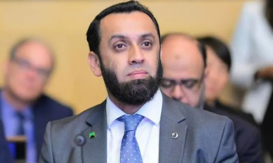 بانی پی ٹی آئی صحت مند قرار، طبی معائنے کے بعد دوبارہ اڈیالہ جیل منتقل کردیا، عطا تارڑ