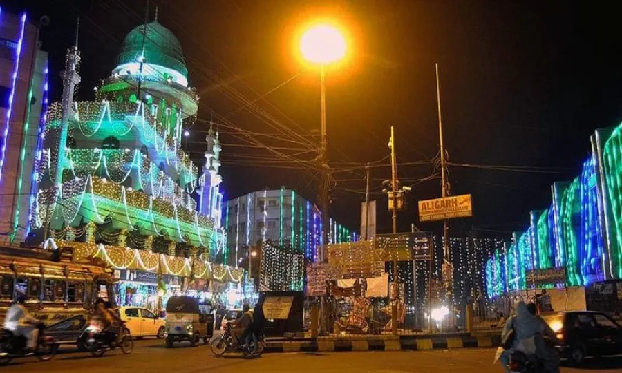 ملک بھر میں عید میلادالنبیﷺ کی تیاریاں عروج پر؛ گلیوں اور شاہراہوں کو سجادیا گیا