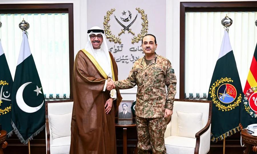 کویت کے وزیر دفاع کی سربراہی میں اعلیٰ سطح وفد کی جی ایچ کیو آمد، فیلڈ مارشل سے ملاقات