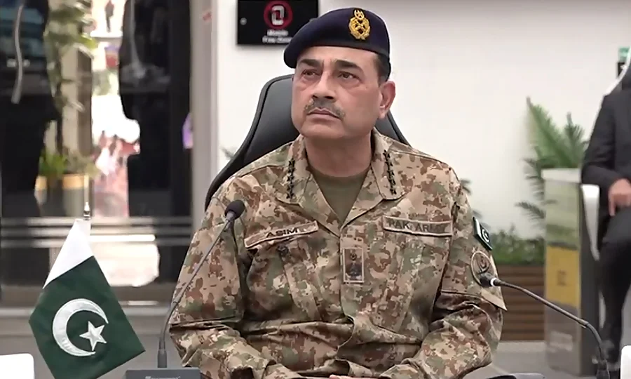 فیلڈ مارشل عاصم منیر کا این ای او سی کا دورہ، مون سون سے نمٹنے کے لیے قومی تیاریوں کا جائزہ