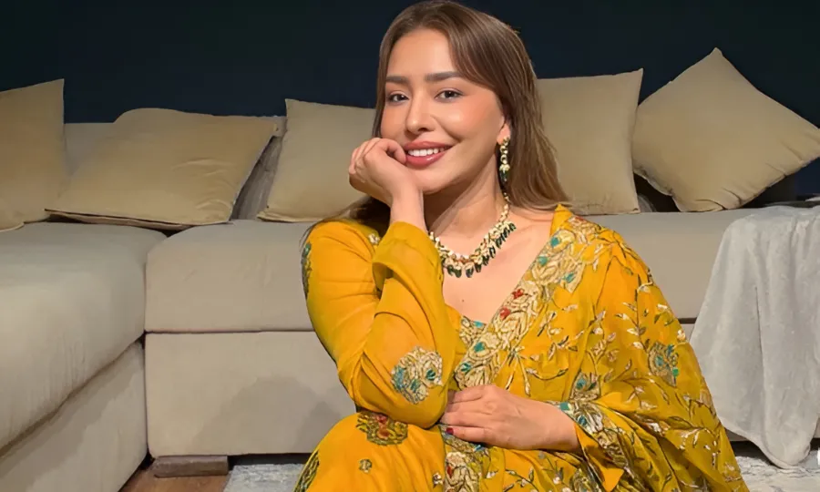 بولڈ ڈریسنگ پر مائرہ خان سوشل میڈیا صارفین کی تنقید کی زد میں آگئیں