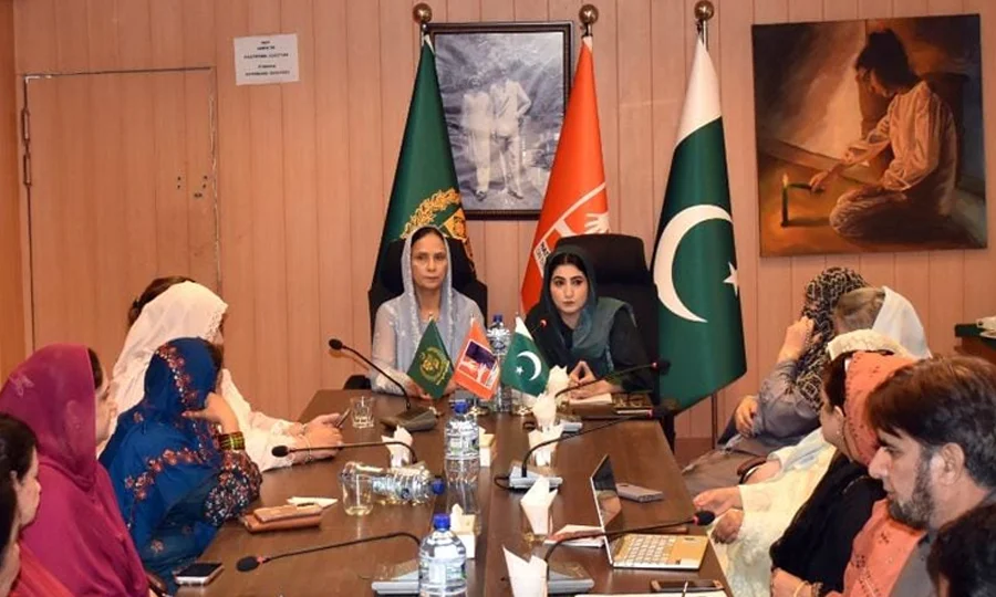 حنا جاوید قتل کیس: ویمن پارلیمنٹری کاکس کے وفد کی اہلخانہ سے تعزیت، سسر سے تفتیش کا مطالبہ