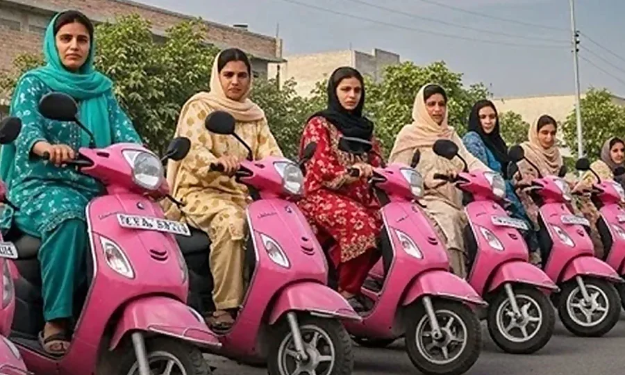 سندھ حکومت کا بڑا فیصلہ میرپورخاص میں خواتین کو مفت پنک اسکوٹیز دینے کی تیاری