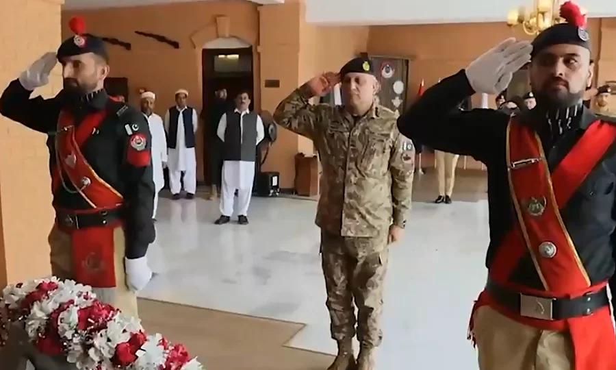 کورکمانڈر پشاور کا سینٹرل پولیس آفس کا دورہ، دہشتگردی کے خلاف زیرو ٹالرنس پالیسی پر اتفاق