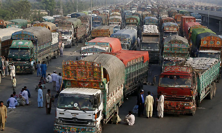 حکومت کے ساتھ مذاکرات ناکام، گڈز ٹرانسپورٹرز کا ملک گیر ہڑتال جاری رکھنے کا اعلان