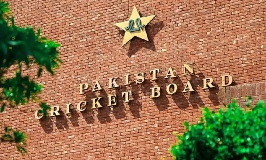 دورہ انگلینڈمیں خراب پرفارمنس، پی سی بی نے 7 کھلاڑیوں کو ٹیسٹ اسکواڈ سے فارغ کردیا