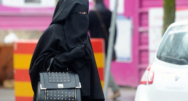 Tunisia bans full face covering